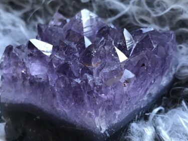 青紫の石